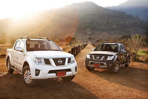 NISSAN NAVARA นาวาร่าใหม่ ดาวน์เริ่มต้น 0\% เท่านั้นครับ!!!!! + ฟรี Accessories อุปกรณ์ตกแต่งรอบคัน +++++ NAVARA K/C,D/C GR&amp;SV ใหม่ แรงจัด ประหยัดจริง เครื่องยนต์ 2,500 cc 144 แรงม้าแรงบิด 356 นิวตัน-เมตร 6 Speeds และใหม่ล่าสุดกับ NISSAN NAVARA GASOLIN