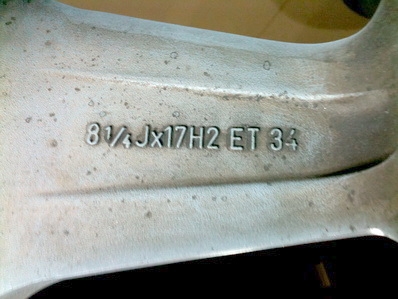 แม็กซ์ BENZ AMG ของแท้ 100\% 17 นิ้ว  กว้าง 8 นิ้วครึ่ง PCD 5-112  ET-34 ล้อเก่าเทิรน์ได้ จัดส่งได้ทั่วประเทศครับ คลิ้กดูสินค้าอื่นๆต่อได้