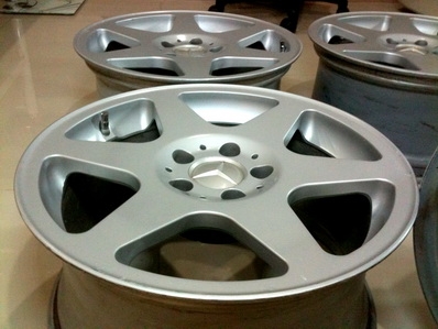 แม็กซ์ BENZ AMG ของแท้ 100\% 17 นิ้ว  กว้าง 8 นิ้วครึ่ง PCD 5-112  ET-34 ล้อเก่าเทิรน์ได้ จัดส่งได้ทั่วประเทศครับ คลิ้กดูสินค้าอื่นๆต่อได้