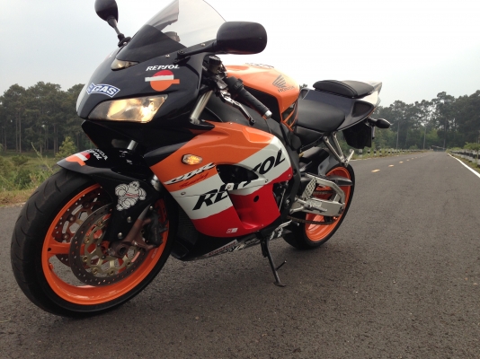 ขาย HONDA CBR 1000RR ทะเบียนพร้อมโอน ขาย HONDA CBR 1000RR ทะเบียนพร้อมโอน