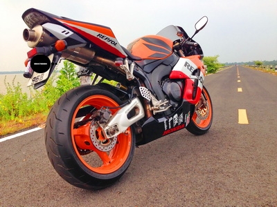 ขาย HONDA CBR 1000RR ทะเบียนพร้อมโอน