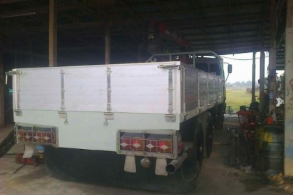 ขาย 3 H สิบล้อเพลาเดียว ติดเครน 3.3 t 3 ท่อน พร้อมใช้ โทร 088-4501277