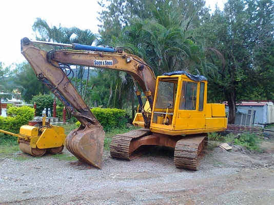 รถแบคโฮ KOMATSU PC100-3 มีลายหัวแย๊กซ์ (หัวกระแทก)  เครื่องดี ปั้มดี