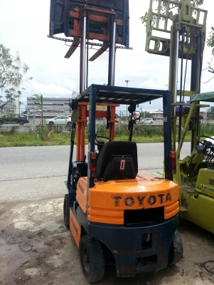 ขาย/ให้เช่า โฟล์คลิฟท์มือสอง สภาพดีพร้อมใช้งาน