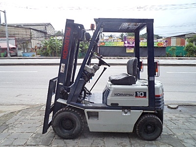 ขายรถยกโคมัสสึ 1 ตัน รุ่น15 เครื่องเบนซิน กระบอกคู่  เสาสูง 3 เมตร   พวงมาลัยเพาเว่อร์  สีเดิมจากนอก นำเข้าจากญี่ปุ่น ใช้งานได้ทันที