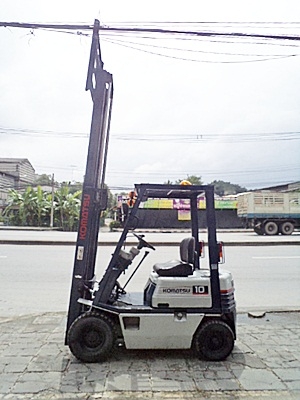 ขายรถยกโคมัสสึ 1 ตัน รุ่น15 เครื่องเบนซิน กระบอกคู่  เสาสูง 3 เมตร   พวงมาลัยเพาเว่อร์  สีเดิมจากนอก นำเข้าจากญี่ปุ่น ใช้งานได้ทันที