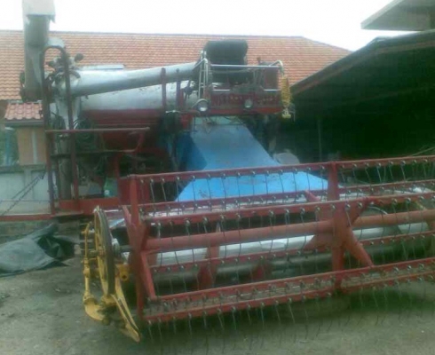 ขายด่วน รถเกี่ยวข้าวไทยเจริญ สภาพดีพร้อมใช้งาน เครื่องยนต์ HINO EH700 - 170 แรง อุ้มขวา 2.5 ตัน ปั๊มไดกิ้นเบอร์ 22 ช่วงล่างแน่น 10HT สภาพดีพร้อมใช้งาน ราคาต่อรองได้ครับ