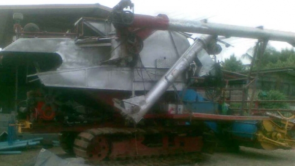 ขายด่วน รถเกี่ยวข้าวไทยเจริญ สภาพดีพร้อมใช้งาน เครื่องยนต์ HINO EH700 - 170 แรง อุ้มขวา 2.5 ตัน ปั๊มไดกิ้นเบอร์ 22 ช่วงล่างแน่น 10HT สภาพดีพร้อมใช้งาน ราคาต่อรองได้ครับ ขายด่วน รถเกี่ยวข้าวไทยเจริญ สภาพดีพร้อมใช้งาน เครื่องยนต์ HINO EH700 - 170 แรง อุ้มขวา 2.5 ตัน ปั๊มไดกิ้นเบอร์ 22 ช่วงล่างแน่น 10HT สภาพดีพร้อมใช้งาน ราคาต่อรองได้ครับ