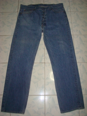 # 8995 # ยีนส์ Levi's 501 ผ้าทราย ของแท้ มือสอง เอว 41 ยาว 31นิ้ว เนื้อทรายสวย ตะเข็บสวย made in usa