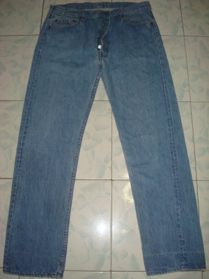 # 9093 # ยีนส์ Levi's 501 ผ้าทราย ของแท้ มือสอง เอว 36นิ้วครึ่ง ยาว 30 เนื้อทรายสวย ตะเข็บสวย made in usa