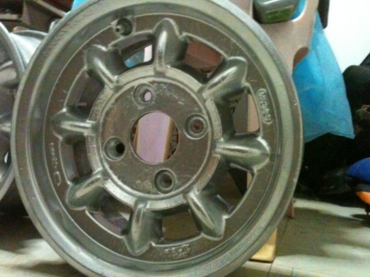 แม็กลายกล้วยขอบ13-1คู่ ขายด่วนราคาต่อรองได้ครับ