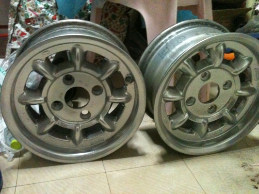 แม็กลายกล้วยขอบ13-1คู่ ขายด่วนราคาต่อรองได้ครับ