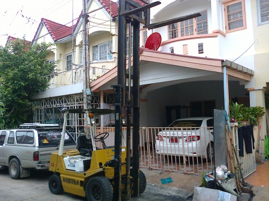 มาอีกแล้วครับ  เสาสูง  4เมตร  ขายถูก 175,000บาท  TCM FD25  ขนาด2.5ตัน เสาสูง4เมตร เครื่องดีเซล อีซุซุ c240 เกียร์ธรรมดา