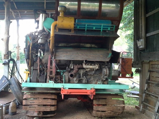 ขายรถเกี่ยวไทยเจริญอุ้ม 2.5 ตัน เครื่อง 210 HP ขายรถเกี่ยวไทยเจริญอุ้ม 2.5 ตัน เครื่อง 210 HP