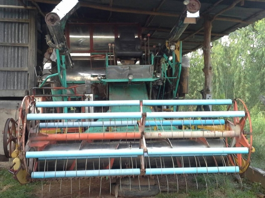 ขายรถเกี่ยวไทยเจริญอุ้ม 2.5 ตัน เครื่อง 210 HP