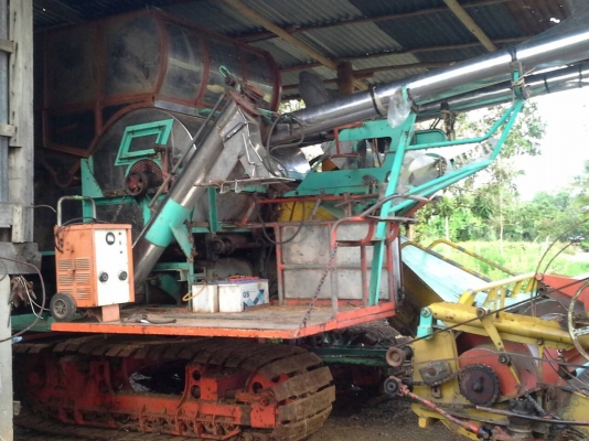 ขายรถเกี่ยวไทยเจริญอุ้ม 2.5 ตัน เครื่อง 210 HP ขายรถเกี่ยวไทยเจริญอุ้ม 2.5 ตัน เครื่อง 210 HP