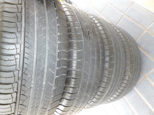 ขายยาง MICHELIN 225/65/17 ปี 2011 ดอกเต็มทุกเส้น(ส่งได้ทั่วไทย)