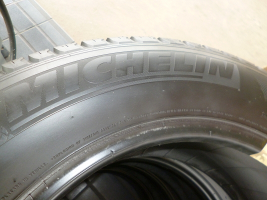 ขายยาง MICHELIN 225/65/17 ปี 2011 ดอกเต็มทุกเส้น(ส่งได้ทั่วไทย)