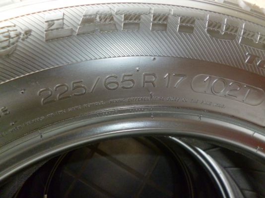 ขายยาง MICHELIN 225/65/17 ปี 2011 ดอกเต็มทุกเส้น(ส่งได้ทั่วไทย)