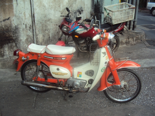 ขายฮอนด้าc90ทะเบีบนชุดโอนสนใจติดต่อสรกฤช091-8892274