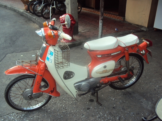 ขายฮอนด้าc90ทะเบีบนชุดโอนสนใจติดต่อสรกฤช091-8892274