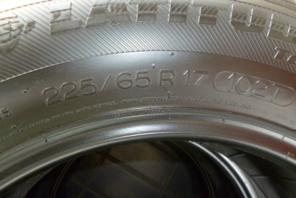 ขายยาง MICHELIN 225/65/17 ปี 2011 ดอกเต็มทุกเส้น(ส่งได้ทั่วไทย)