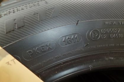 ขายยาง MICHELIN 225/65/17 ปี 2011 ดอกเต็มทุกเส้น(ส่งได้ทั่วไทย)