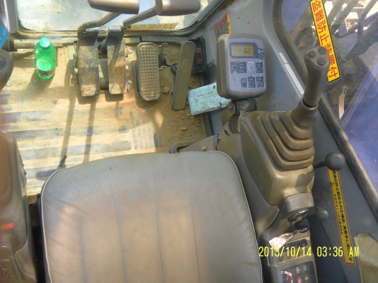 ขายรถแบ็คโฮEX135URพร้อมใช้งานเก่านอกพร้อมใช้ราคา1100000บาทสนใจโทร0816426706