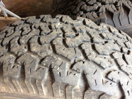 ขาย bf 265 75 16 ปี 09 8500  245 75  09 เส้นละ 1000