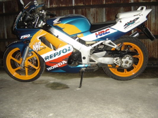 ขายด่วน NSR 150 SP PROARM สวยมากครับ ทำสีใหม่ ทั้ง คัน เครื่องดีเยี่ยม อยูที่ กทม ไปรษณีย์ ยานนาวา ตรงข้ามปั้มเชลล์ สนจัยติดต่อ คุณ.แจ็ค โทร .0808051985 กทม ราคาต่อรองได้ครับ