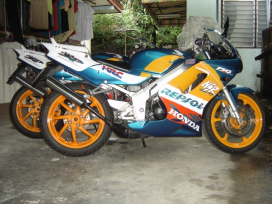 ขายด่วน NSR 150 SP PROARM สวยมากครับ ทำสีใหม่ ทั้ง คัน เครื่องดีเยี่ยม อยูที่ กทม ไปรษณีย์ ยานนาวา ตรงข้ามปั้มเชลล์ สนจัยติดต่อ คุณ.แจ็ค โทร .0808051985 กทม ราคาต่อรองได้ครับ