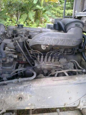 รถฮีโน่ HlNO 6 ล้อ รั้ว FF 195 แรงม้า  ปี 37   สนใจติดต่อ 081 - 6079515