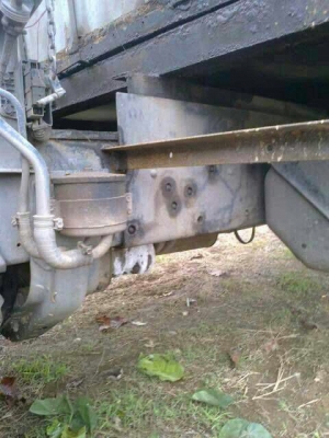 รถฮีโน่ HlNO 6 ล้อ รั้ว FF 195 แรงม้า  ปี 37   สนใจติดต่อ 081 - 6079515