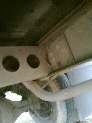 รถฮีโน่ HlNO 6 ล้อ รั้ว FF 195 แรงม้า  ปี 37   สนใจติดต่อ 081 - 6079515