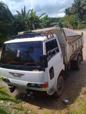 รถฮีโน่ HlNO 6 ล้อ รั้ว FF 195 แรงม้า  ปี 37   สนใจติดต่อ 081 - 6079515