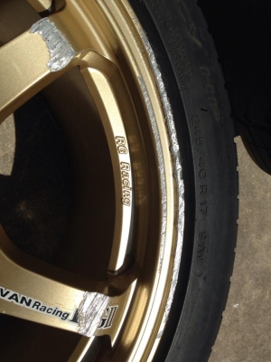 ขายล้อRG2 ขอบ17 6รู กว้าง9 พร้อมยาง 245-40-17   1คู่ ถูกๆครับ