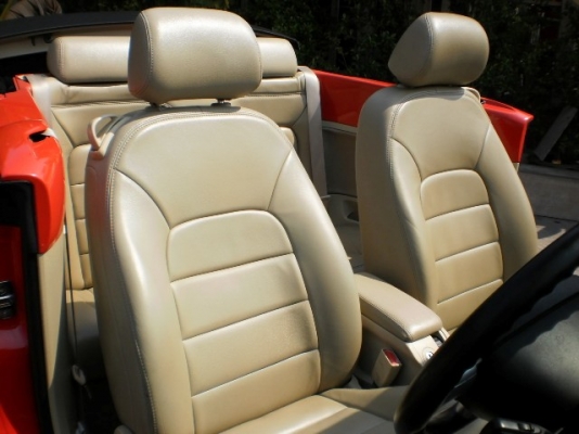 ปี 2004 VOLKSWAKEN BEETLE 2.0 A/T Cabriolet ปี 2004 VOLKSWAKEN BEETLE 2.0 A/T Cabriolet