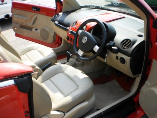 ปี 2004 VOLKSWAKEN BEETLE 2.0 A/T Cabriolet ปี 2004 VOLKSWAKEN BEETLE 2.0 A/T Cabriolet
