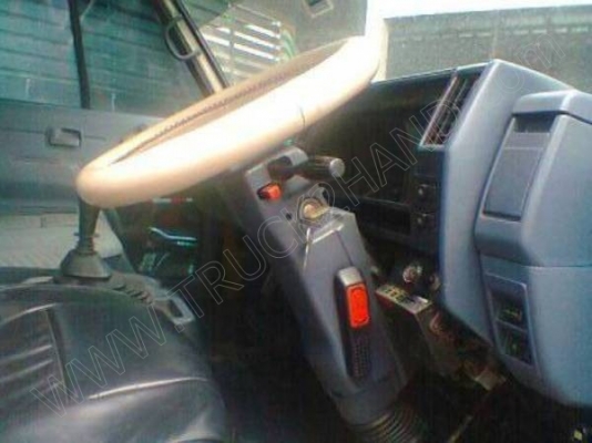 รถบรรทุก 6 ล้อ ยี่ห้อ ISUZU รุ่น NPR