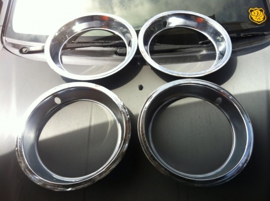 ขายฝาครอบล้อรถโบราณหลายรายการ