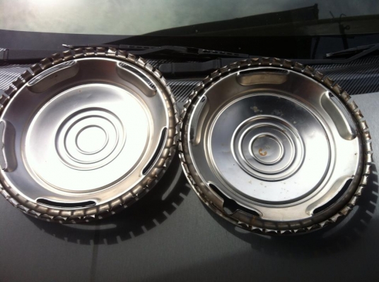 ขายฝาครอบล้อรถโบราณหลายรายการ