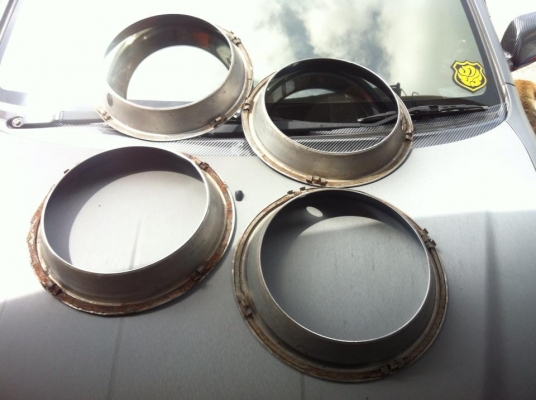 ขายฝาครอบล้อรถโบราณหลายรายการ