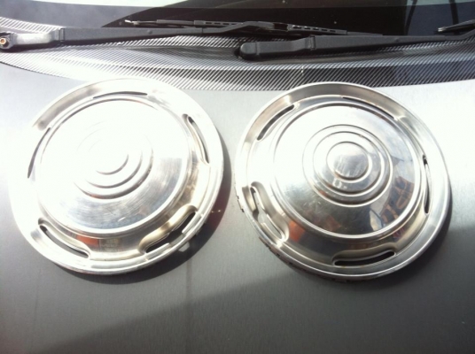 ขายฝาครอบล้อรถโบราณหลายรายการ