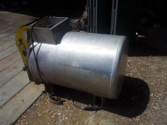 ถังนํ้ามันเก่าญี่ปุ่น