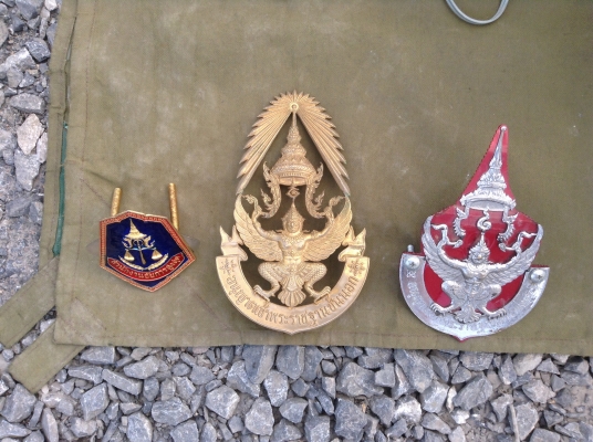 ขายครุฑติดหน้ารถ องค์ละ5,500 (ครุฑในกรอบทองบูชา 599 บาท)  ติดต่อคุณเอ๋รามอินทราซอย5 โทร. 097-2386090, 092-6356419