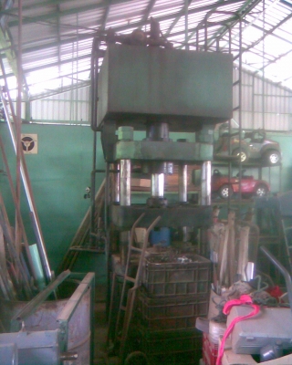 เครื่องอัดไฮโดรริก ตัวใหญ่