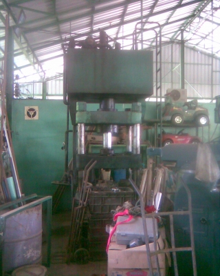 เครื่องอัดไฮโดรริก ตัวใหญ่