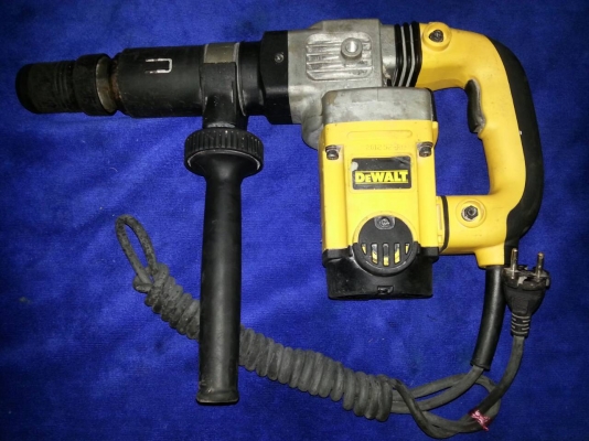 ขายเครื่องสกัดแย็กไฟฟ้าสภาพดีแรงๆๆสวยๆยี่ห้อDEWALT(1050วัตต์)พร้อมใช้งานคับ