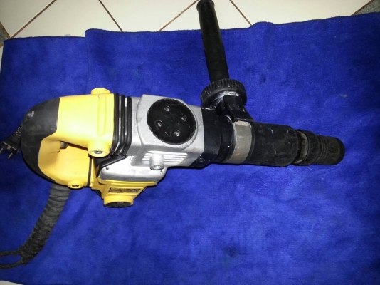 ขายเครื่องสกัดแย็กไฟฟ้าสภาพดีแรงๆๆสวยๆยี่ห้อDEWALT(1050วัตต์)พร้อมใช้งานคับ