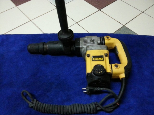 ขายเครื่องสกัดแย็กไฟฟ้าสภาพดีแรงๆๆสวยๆยี่ห้อDEWALT(1050วัตต์)พร้อมใช้งานคับ